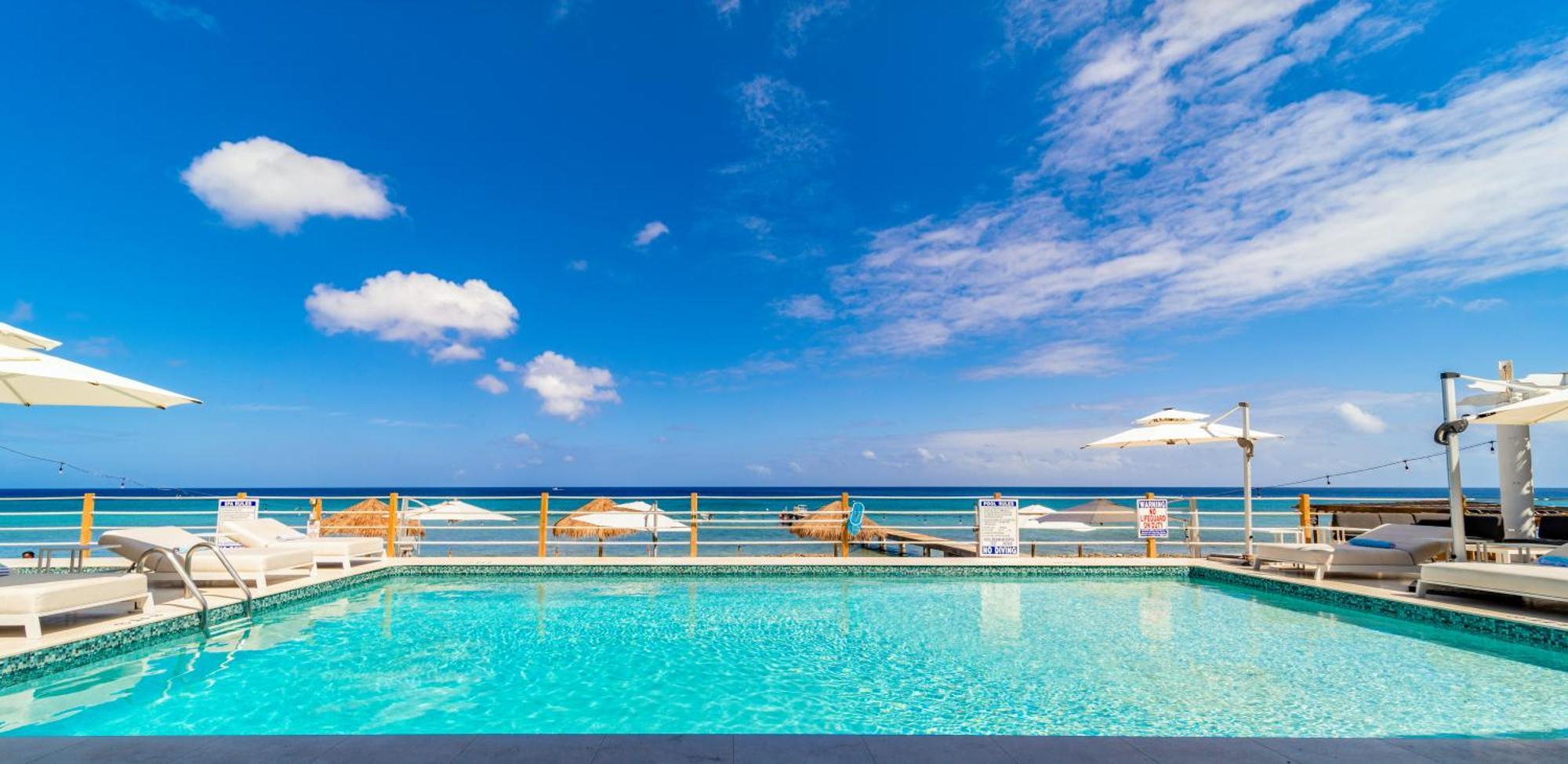 Cobalt Coast Resort West Bay Exteriör bild