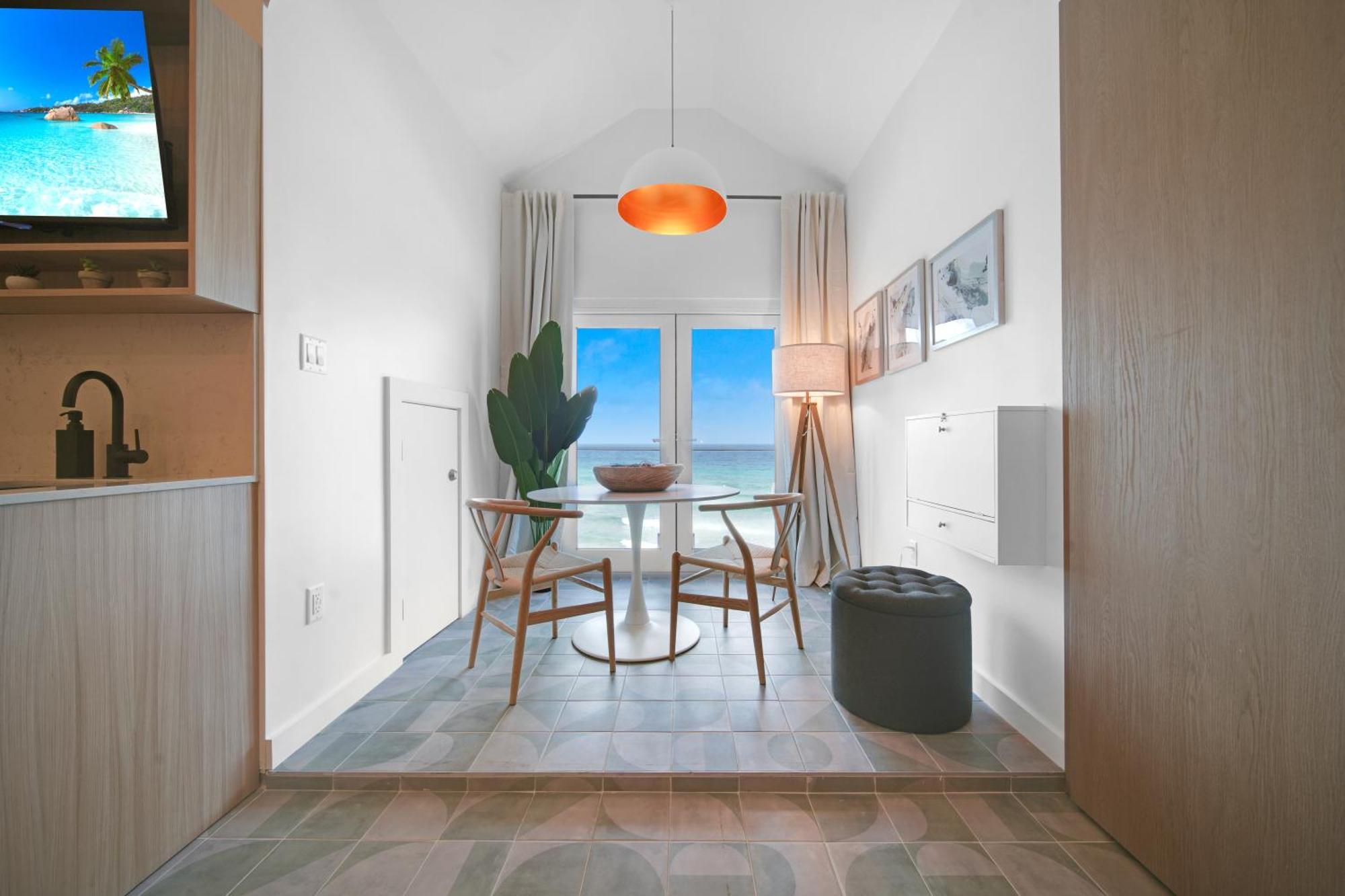 Cobalt Coast Resort West Bay Exteriör bild