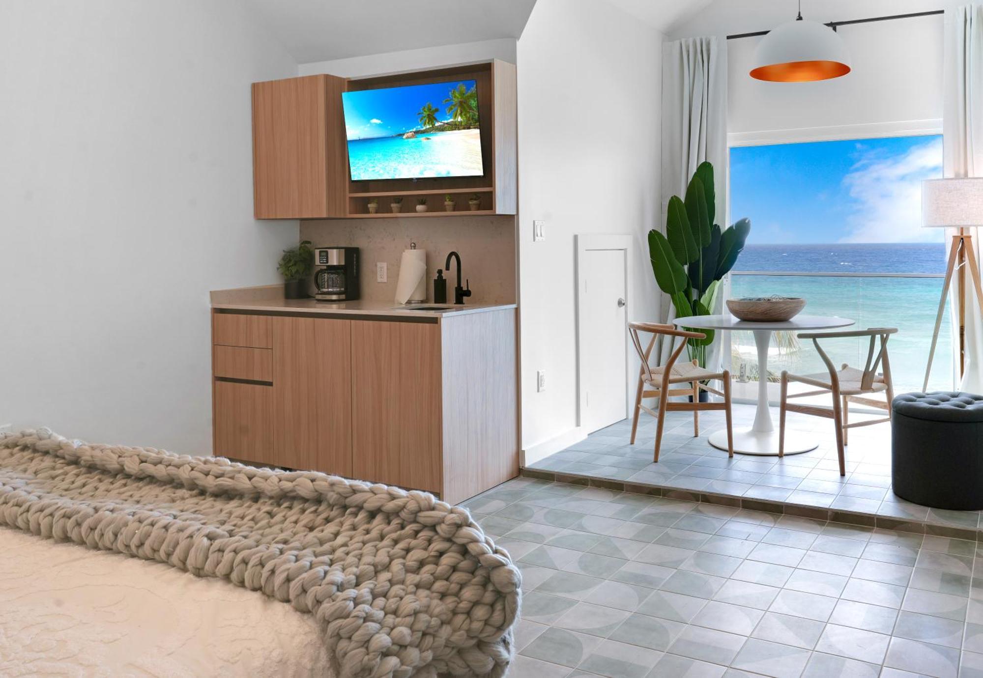 Cobalt Coast Resort West Bay Exteriör bild